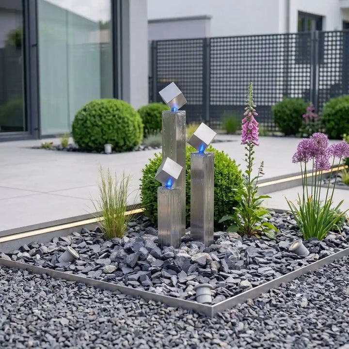 Moderner Edelstahl-Gartenbrunnen Balance Cubo 75 cm mit blauer LED am Wasseraustritt 