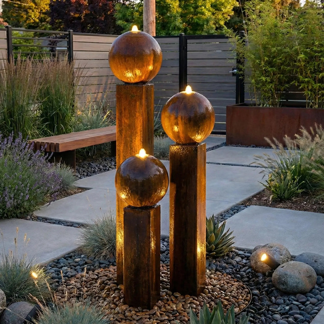 Gartenbrunnen Cortenstahl Komplettset: Beleuchtetes 3er Set Balance Sphera 75 cm von Gaddia für die moderne Terrasse und den Vorgarten.